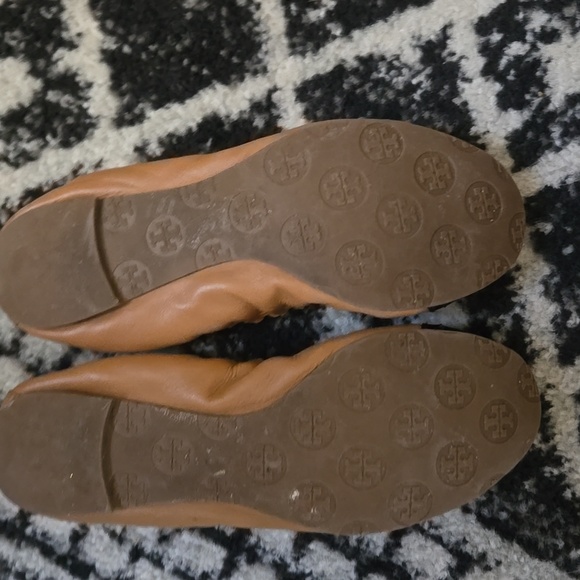 Tory Burch Patent Leather and Tan Ballet flats - Picture 5 of 7